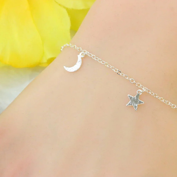 "Minimalist Bracelet, Sleek & Modern Design, Women’s Fashion, YC110261-B - Picture 10 of 10